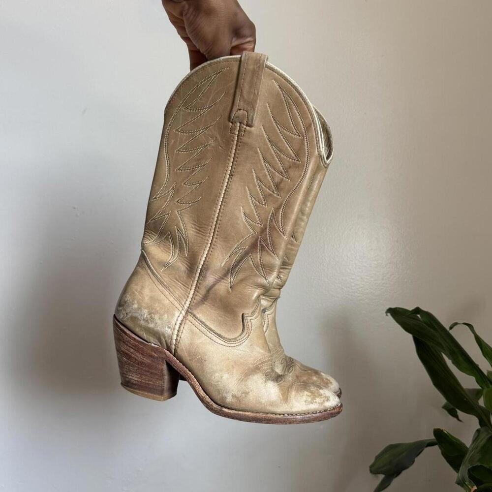 Vintage women’s 70s/80s‎ ACME Tan distressed Leather Western Boots size 6.5